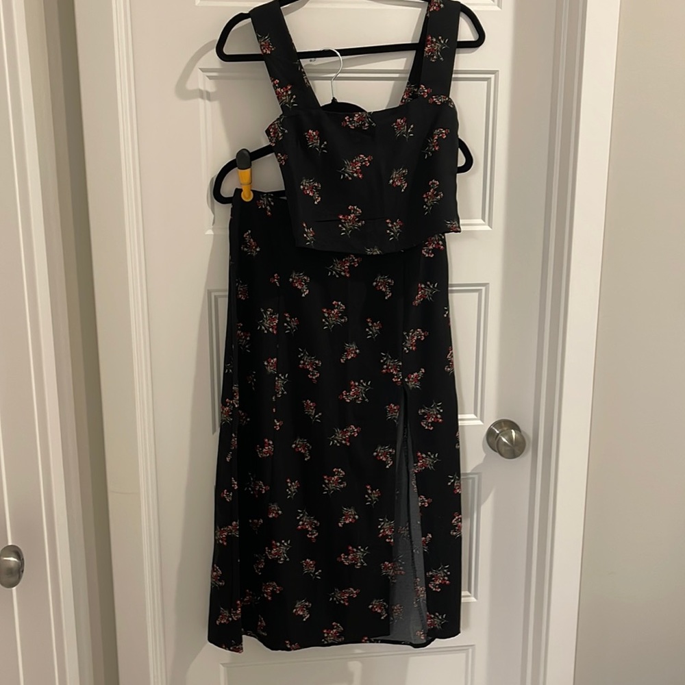 NWT. 2 pc adorable dress from Abercrombie. Black with flowers.